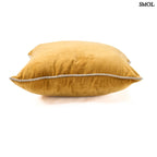 Luxus bársony díszpárnahuzat, mustársárga, 50x50 cm, selymes tapintású szövetből fektetve
