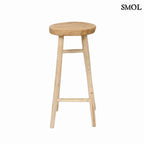 Természetes teakfa bárszék suarfa ülőlappal fehér háttérrel