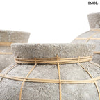 Betonhatású terrakotta váza rattan díszítéssel - S | BELLY - SMOL