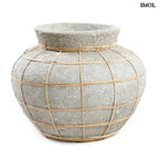 Betonhatású terrakotta váza rattan díszítéssel - S | BELLY - SMOL
