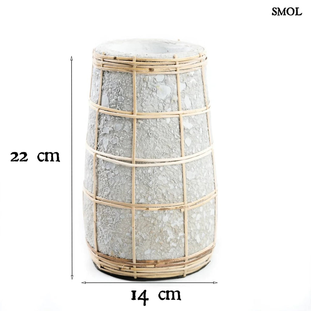 Betonhatású terrakotta váza rattannal - S | CUTIE - SMOL