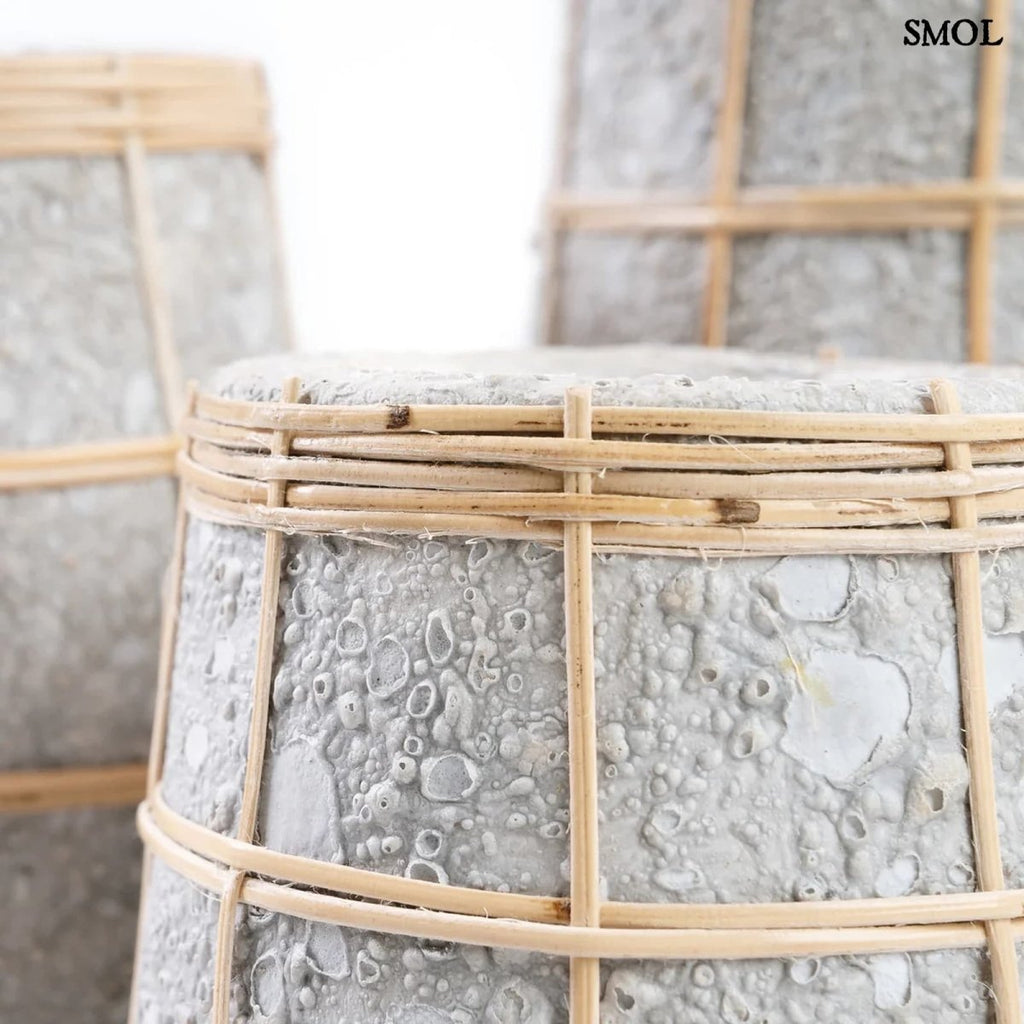 Betonhatású terrakotta váza rattannal - S | CUTIE - SMOL