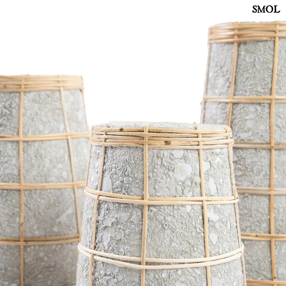 Betonhatású terrakotta váza rattannal - S | CUTIE - SMOL