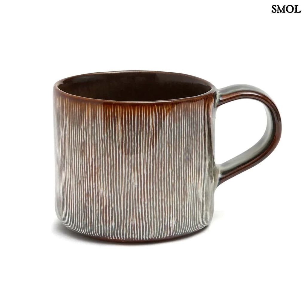 Bögre szett hat darab kézzel készült kerámiából - fehér háttérrel