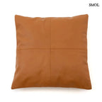 Camel színű bőr díszpárnahuzat fehér háttérrel