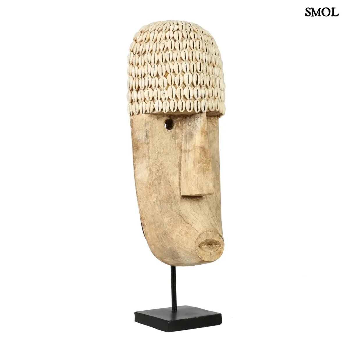 Dekoratív Fa Maszk Kagylókkal – állványon, L | COWRIE - SMOL