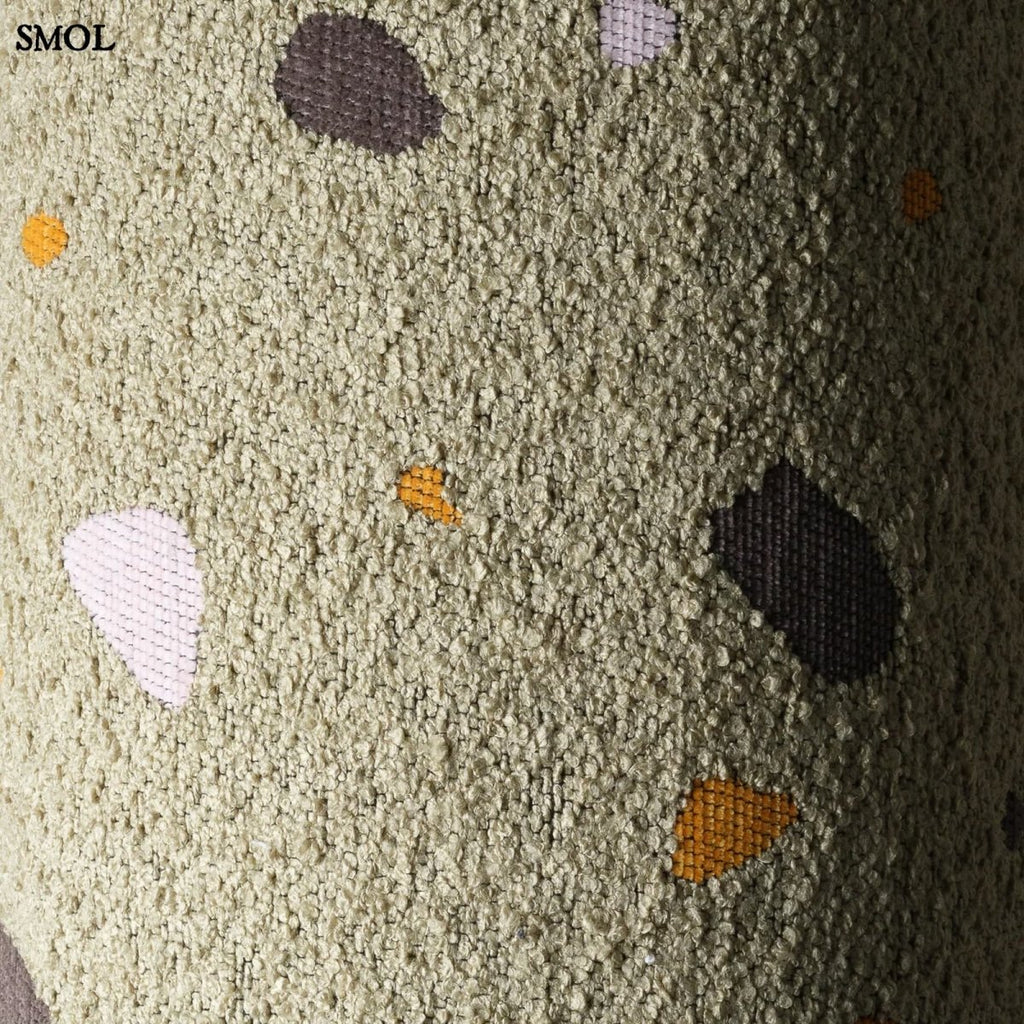 Buklé párna gyerekeknek, 55x33 cm, TERRAZZO MOSS dizájnnal, anyag és minta nagyítva