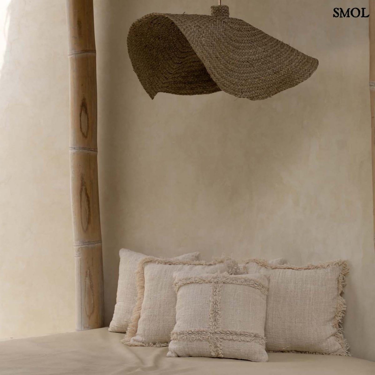 Boho pamut párna natúr színben, kagylómintás díszítéssel - párnákkal