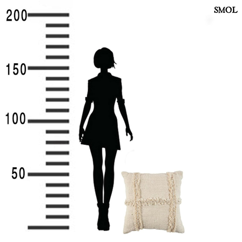 Boho pamut párna natúr színben, kagylómintás díszítéssel - méretarányosan