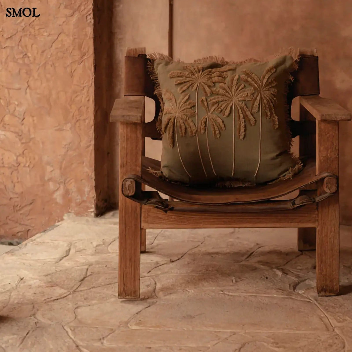 Díszpárnahuzat trópusi pálmafás hímzéssel, erdő zöld színben bőr fotelben