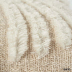 Pálmaleveles díszpárnahuzat natúr-fehér színben, textúrált, boho stílusú pamut és raffia anyagból pálmafa szélei nagyítva