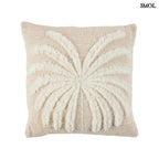Pálmaleveles díszpárnahuzat natúr-fehér színben, textúrált, boho stílusú pamut és raffia anyagból fehér háttérrel