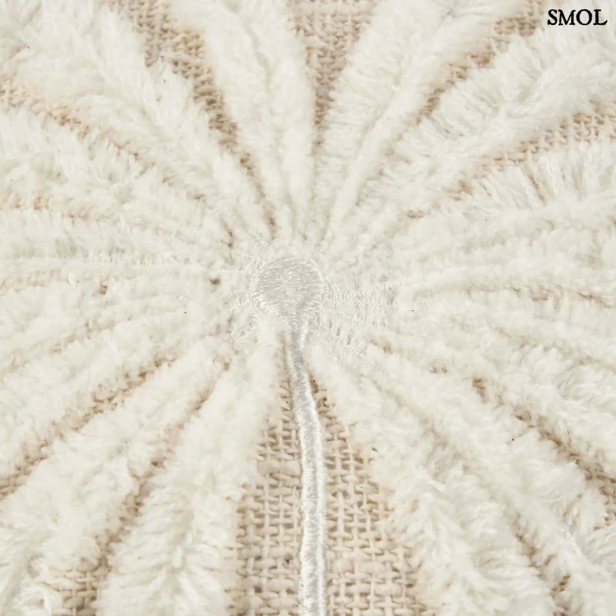 Pálmaleveles díszpárnahuzat natúr-fehér színben, textúrált, boho stílusú pamut és raffia anyagból közepe nagyítva