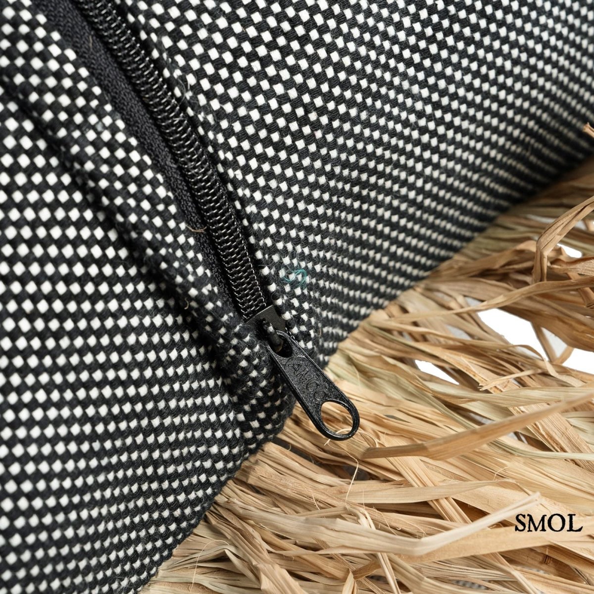 Díszpárnahuzat Raffiával, 30x50 cm | BONITA - SMOL