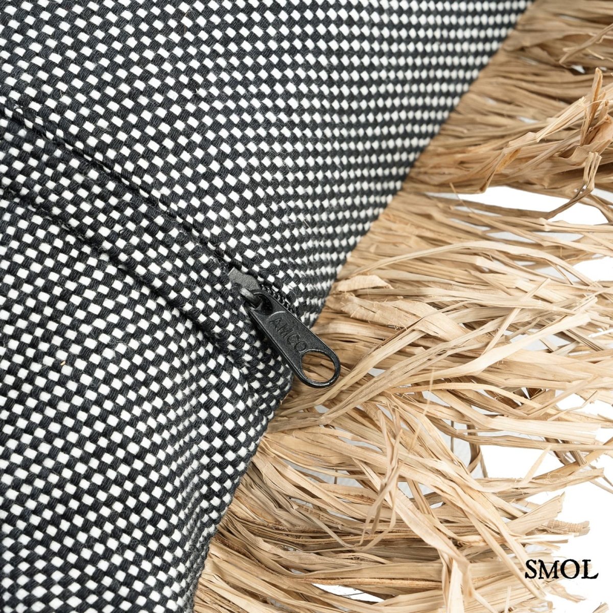 Díszpárnahuzat Raffiával, 40x40 | BONITA - SMOL