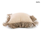 Natúr színű juta és raffia díszpárnahuzat fektetve, oldalról