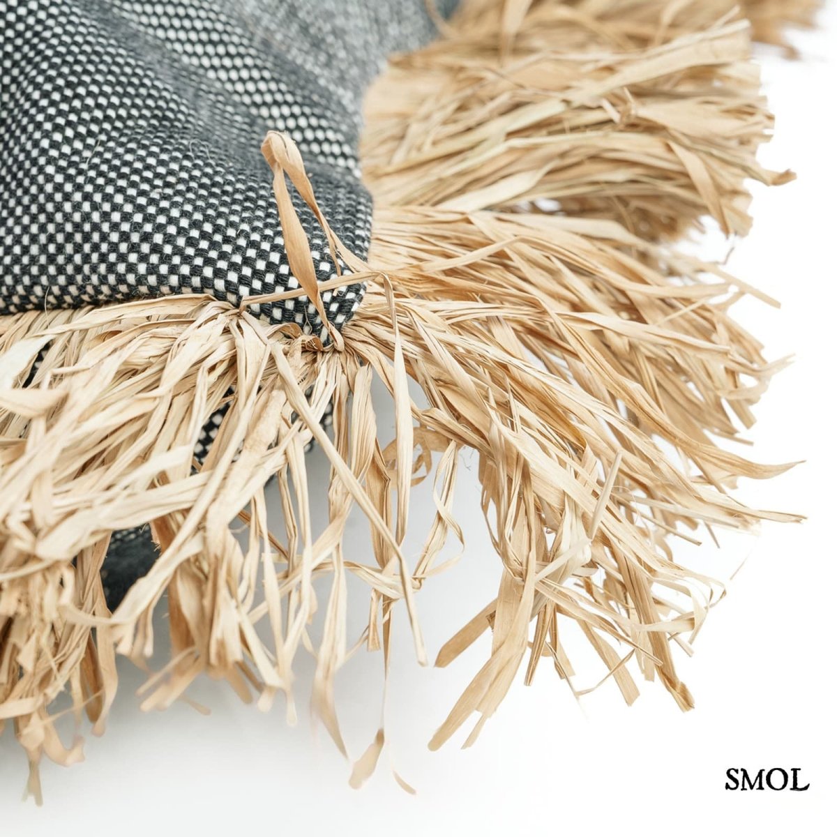 Díszpárnahuzat Raffiával, 60x60 | BONITA - SMOL