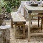 Összecsukható étkezőpad vintage stílusban, tömör fából, stabil és otthonos, beltéri vagy terasz használatra, teraszon