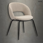 Modern, bézs szövetkárpitozású étkezőszék íves, szivárvány ihlette háttámlával és karcsú, fekete fém lábakkal, minimalista stílusban, szürke háttérrel