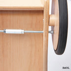 Járássegítő gyerekeknek fékrendszerrel és tárolórésszel - fékrendszer