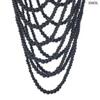 Fekete fagolyós csillár kézzel faragott gyöngysorokkal és fonott ernyővel, alsó rész nagyítva