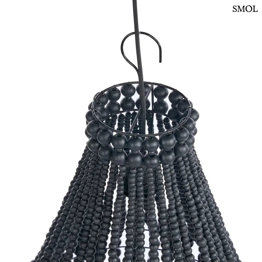 Fekete fagolyós csillár kézzel fűzött fagyöngyökkel és csepp alakú függőlámpa kialakítással, felső rész nagyítva