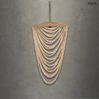 Természetes fa golyókból készült, több soros függő csillár balinéz stílusban, natúr barna színben, szürke háttérrel