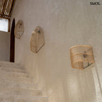 Natúr színű rattan lámpaernyő félhenger formában lépcsőnél