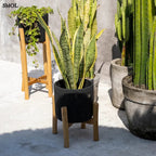 Fekete Terrakotta Virágtartó Teak Fa Lábbal | CHARCOAL LOW - SMOL