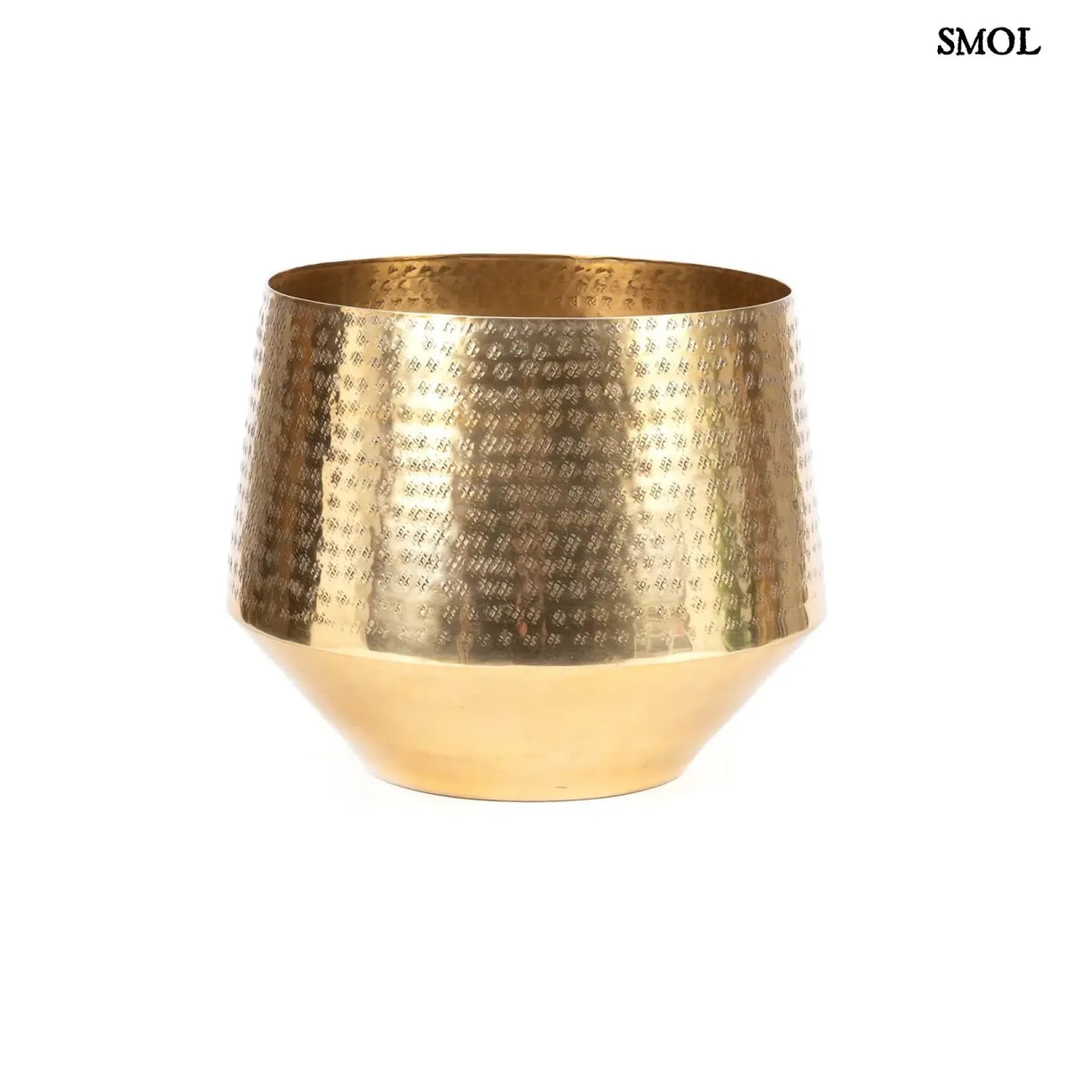 Ragyogó sárgaréz kalapált Planter, fém virágtartó, fehér háttérrel