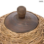 Kézzel font bambusz tároló doboz valódi kagyló díszítéssel és fa fogantyúval, natúr barna színben, fedő nagyítva