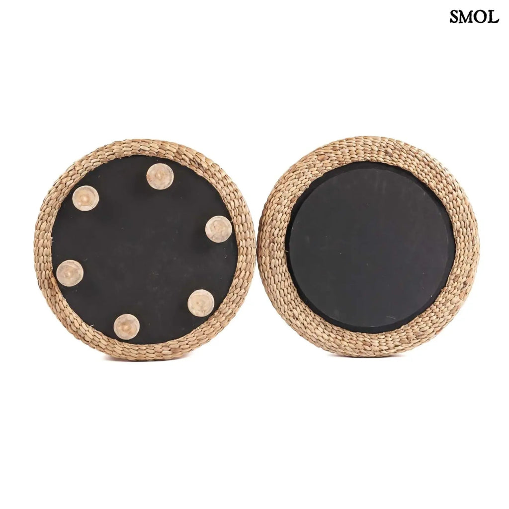 Kerek, fonott tároló puff natúr vízijácintból, zárt fedővel, alulról és felülről