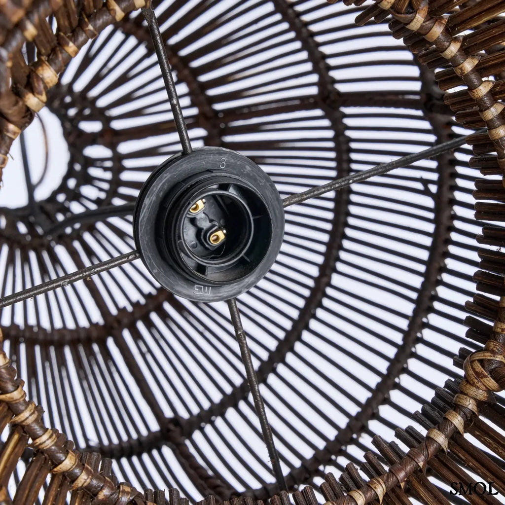 Bambusz függőlámpaernyő sötét diószínben alulról