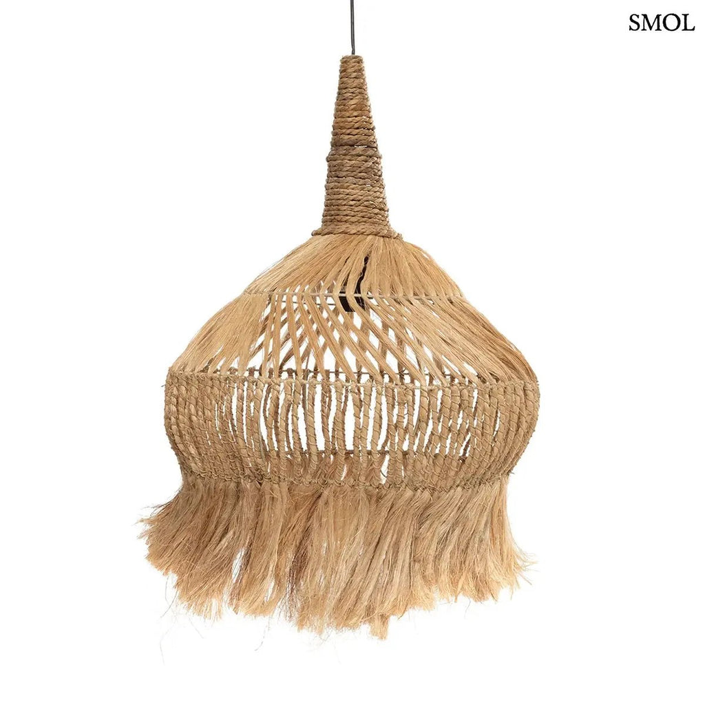 Természetes abaka fűből készült, kézzel font bohém függőlámpaernyő, fehér háttérrel