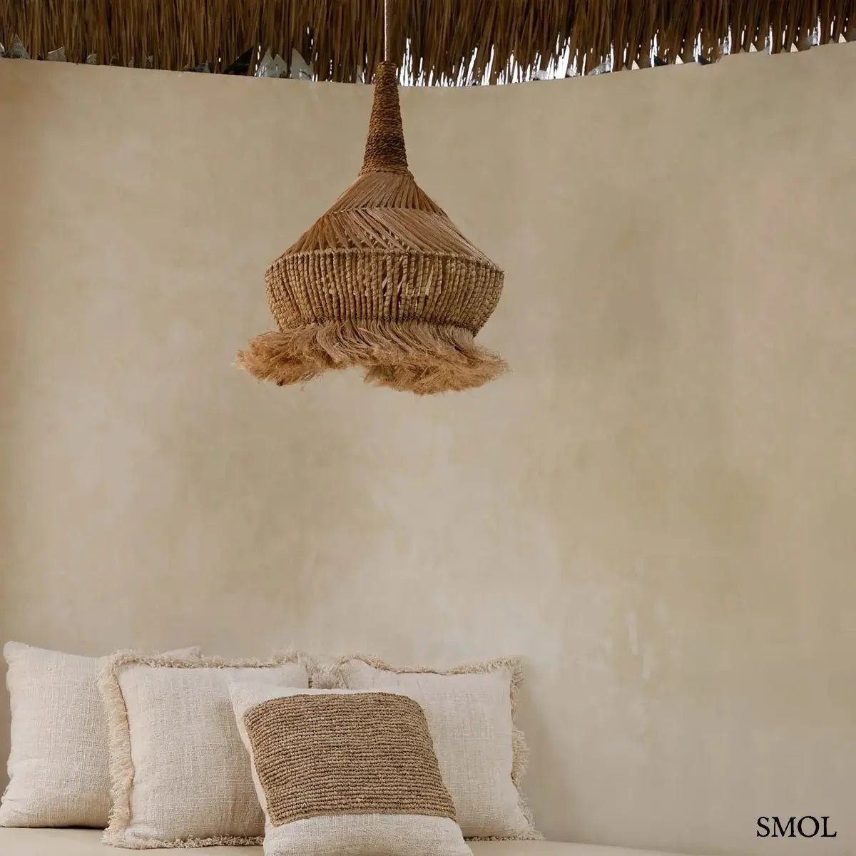 Természetes abaka fűből készült, kézzel font bohém függőlámpaernyő, párnákkal