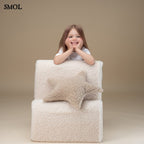 Gyerek felhőfotel | CREAM WHITE, felhő alakú, teddy anyagú gyerekfotel, SMOL - könyöklő gyerekkel