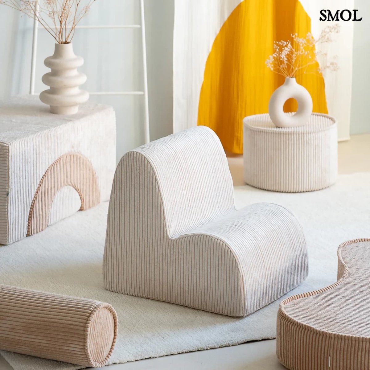 Gyerek felhőfotel | MARSHMALLOW, felhő alakú, kordbársony gyerekfotel - SMOL - gyerekszobában, kiegészítőkkel