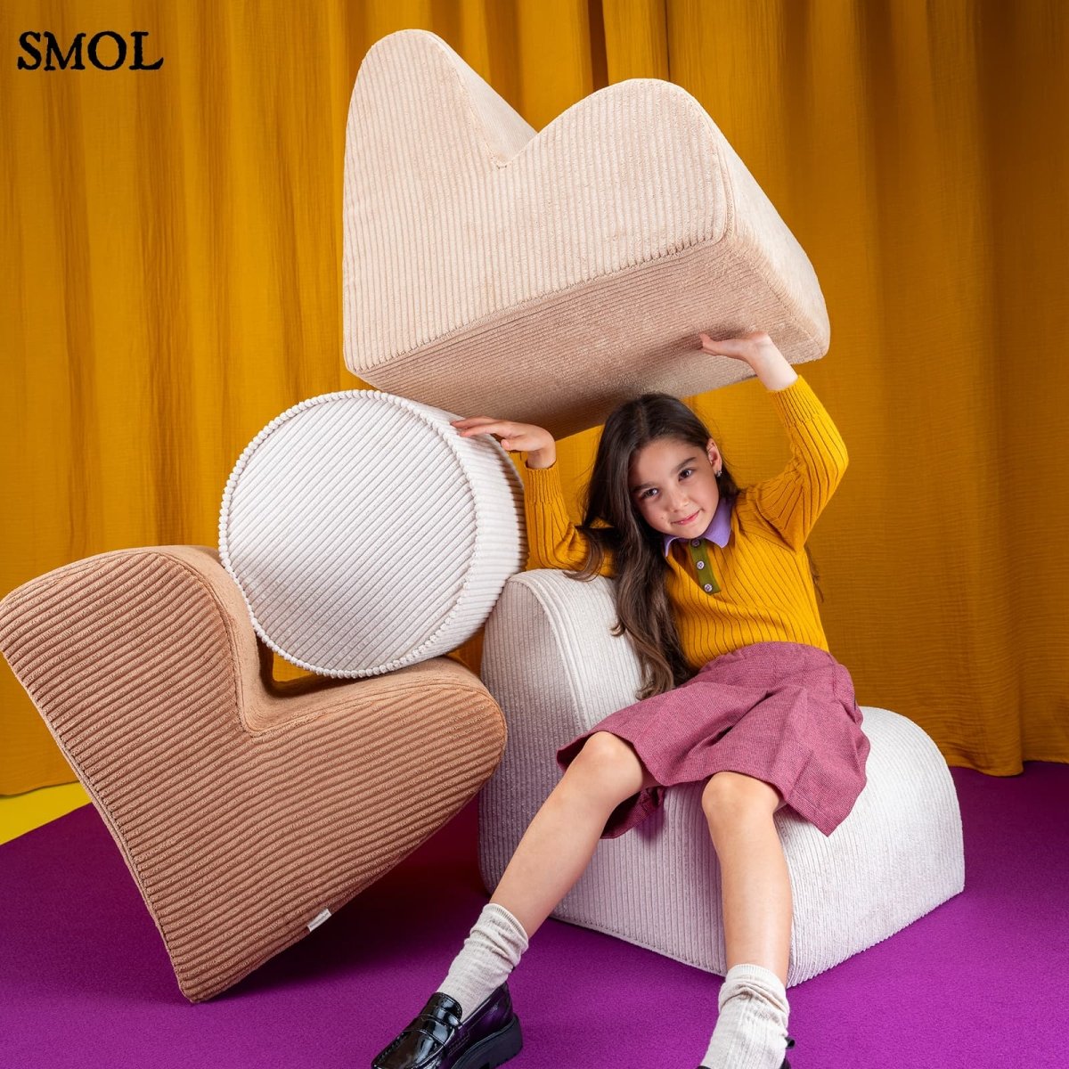 Gyerek felhőfotel | TOFFEE, felhő alakú, kordbársony gyerekfotel - SMOL - több felhőfotellel játszó gyerekkel