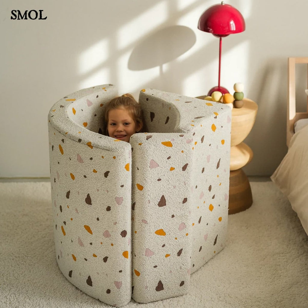 Gyerek holdfotel - 3 részes| TERRAZZO MARBLE, hold alakú, moduláris gyerekfotel - SMOL - részekkel játszó gyerek
