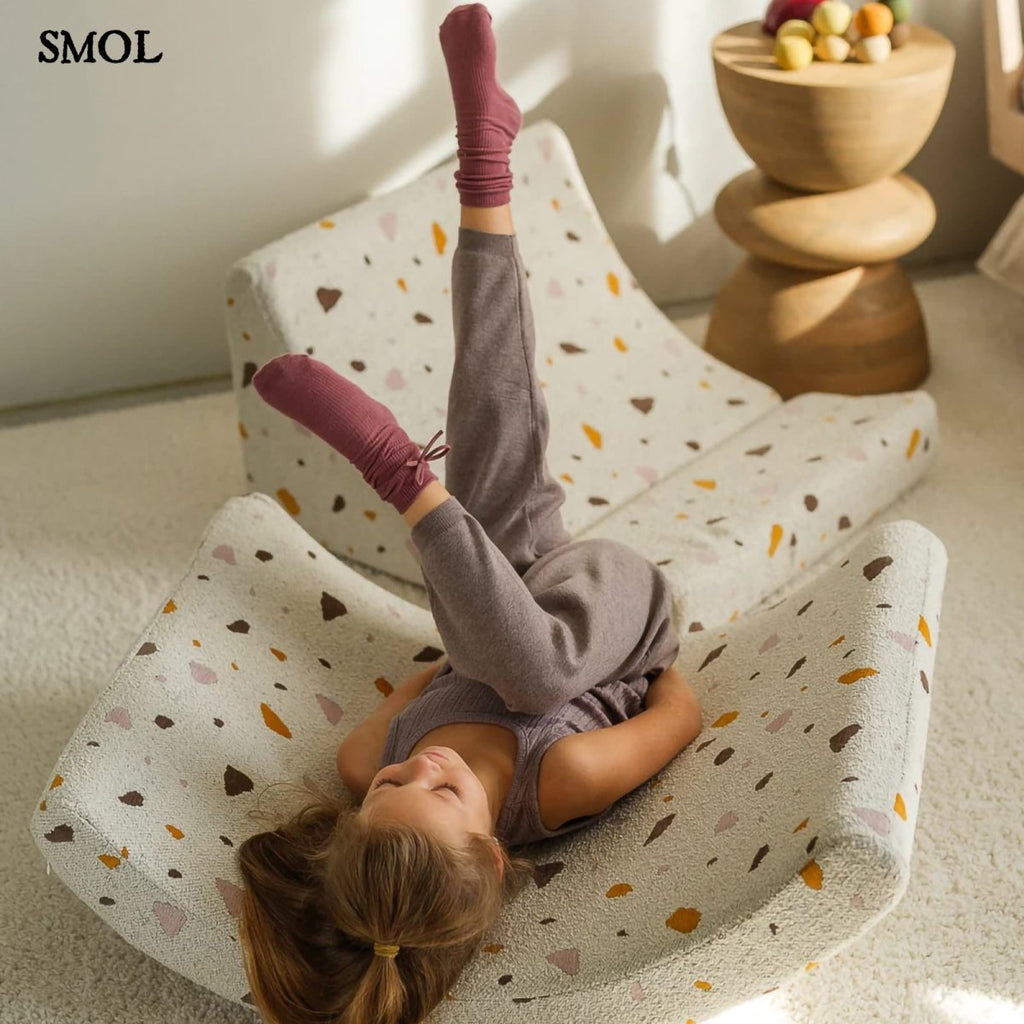 Gyerek holdfotel - 3 részes| TERRAZZO MARBLE, hold alakú, moduláris gyerekfotel - SMOL - elemmel hintázó gyerek