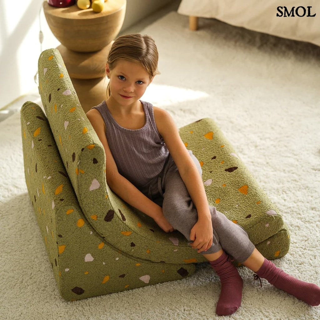 Gyerek holdfotel, 3 részes | TERRAZZO MOSS, hold alakú, moduláris gyerekfotel - SMOL - mosolygó lánnyal