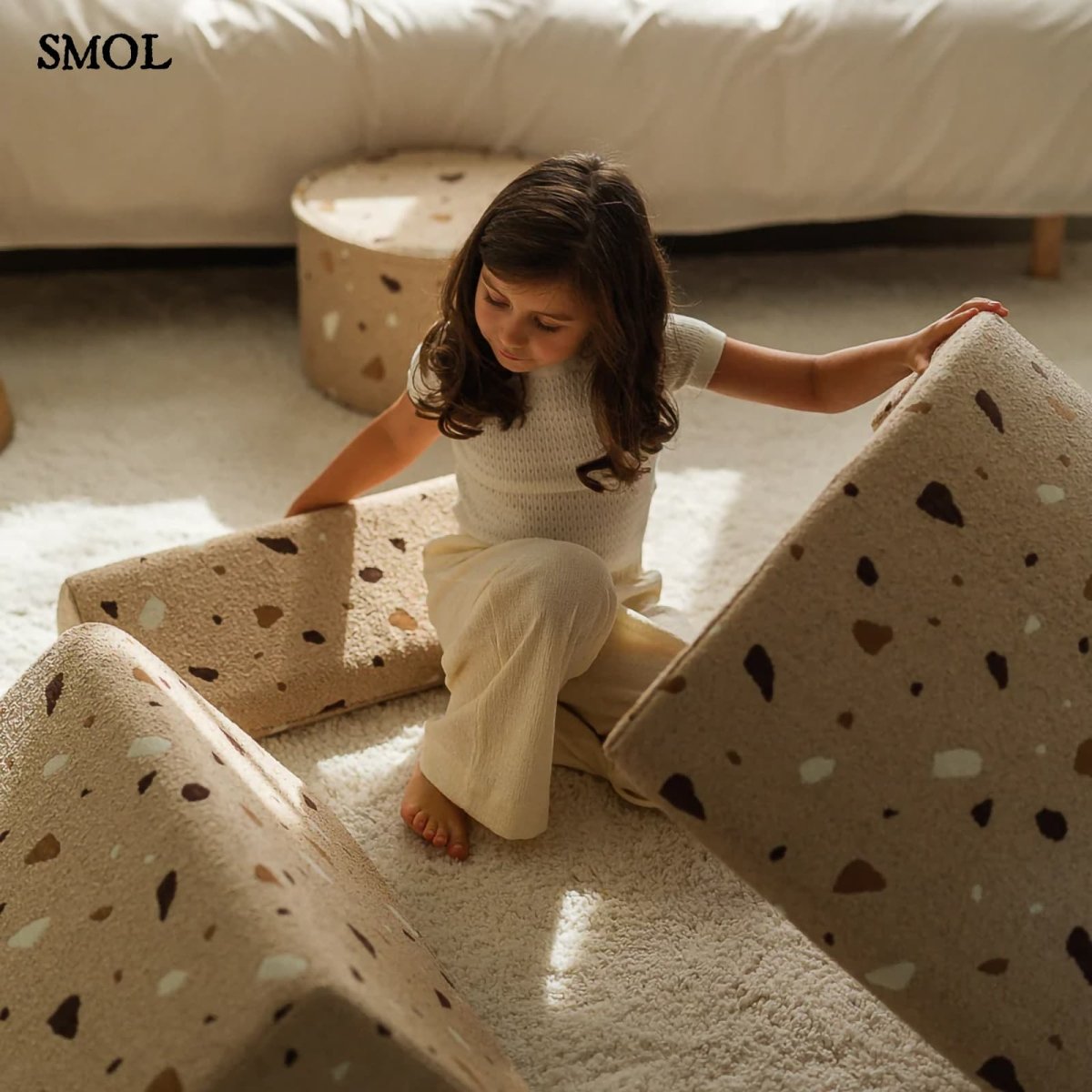 Gyerek holdfotel - 3 részes | TERRAZZO SAND, hold alakú, moduláris gyerekfotel - SMOL - építkező gyerekkel