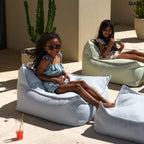 Kültéri puff gyerekeknek kék színben - gyerekekkel