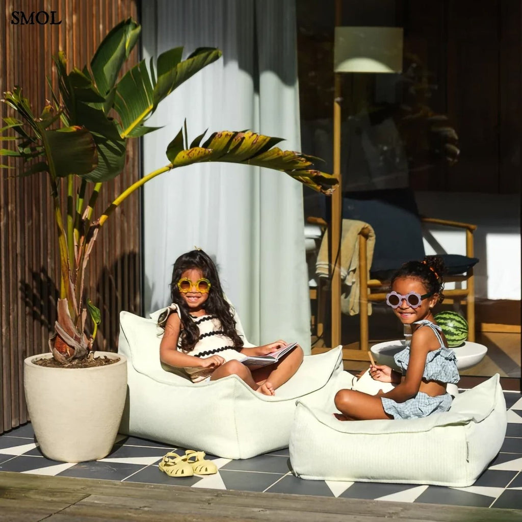 Puff gyerekeknek kültéri használatra, zöld színben-  - gyerekekkel teraszon