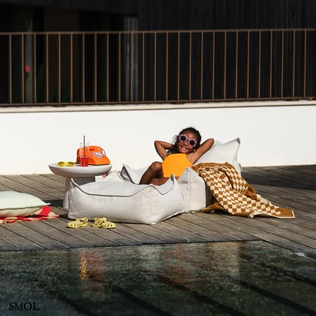 Puff gyerekeknek kültéri használatra - szettben, napozó gyerekkel