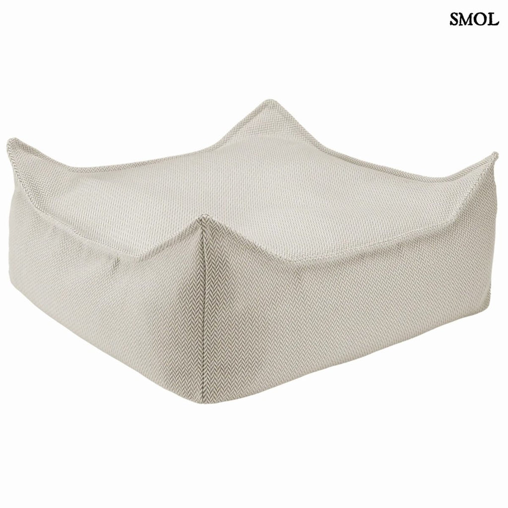 Puff gyerekeknek kültéri használatra - fehér háttérrel