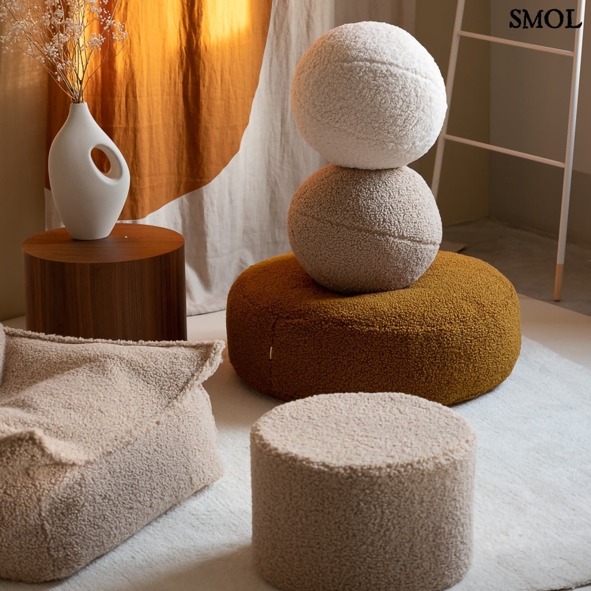 Gyerek labdapárna | BISCUIT, teddy anyagú, gyerekpárna,⌀ 35 cm -SMOL - gyerekszobában, másik labdapárnával