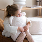 Gyerek mackós párna | CREAM WHITE, mackó alakú gyerekpárna, 40 cm - SMOL boldog gyerekkel