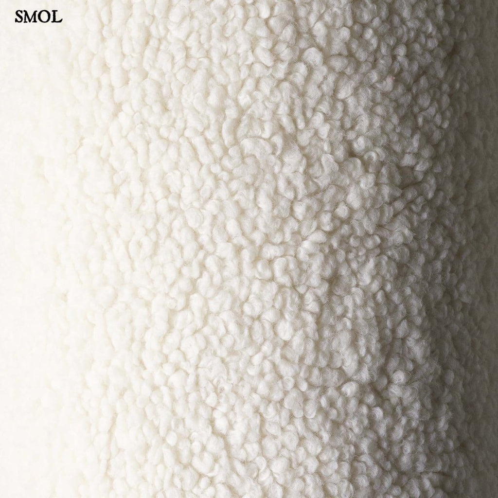 Gyerek mackós párna | CREAM WHITE, mackó alakú gyerekpárna, 40 cm - SMOL - teddy anyag nagyítva