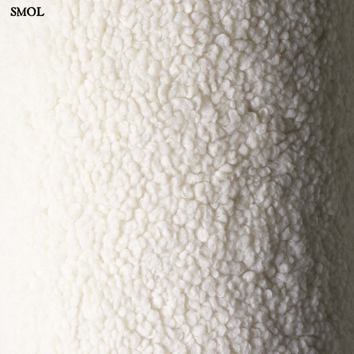 Gyerek mackós párna | CREAM WHITE, mackó alakú gyerekpárna, 40 cm - SMOL - teddy anyag nagyítva